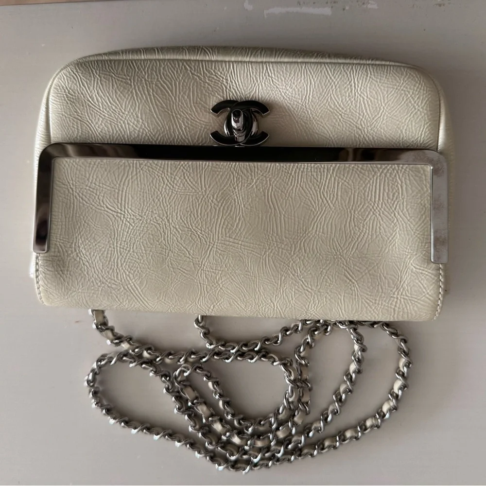 CHANEL Ivory Textured Clutch with Silver Chain - Picture 1 of 4